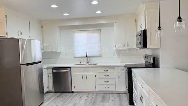 Building Photo - 3856 Brookside Dr