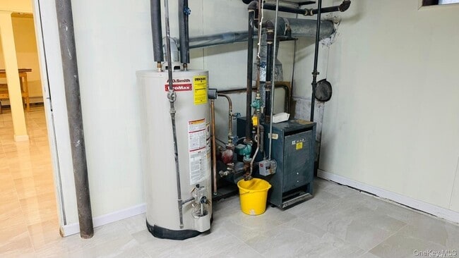 Building Photo - 2041 New Hyde Park Rd