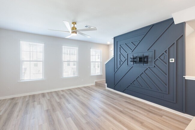 Building Photo - Newly Constructed 3bd/3.5ba w/ Gym, Min From Airport and Downtown Hapeville!