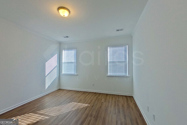 Building Photo - 135 English Oak Ln