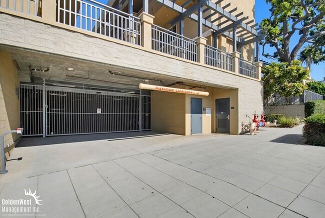 Building Photo - Modern 2Bdm 2Ba Condo in the Heart of Bankers Hill - MI Special