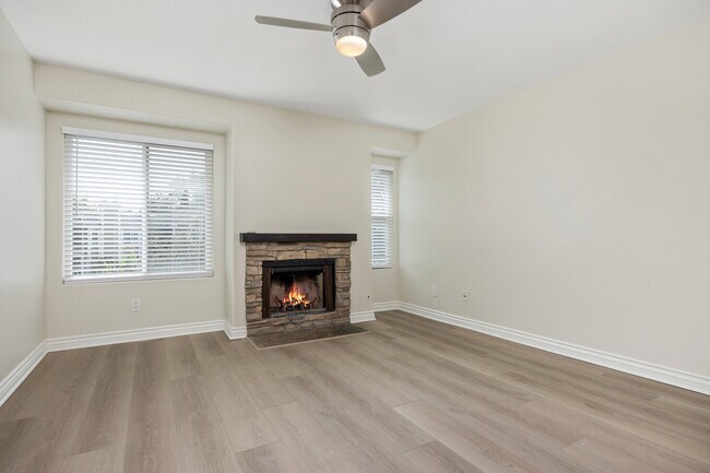 Building Photo - 844 Bluebell Ct