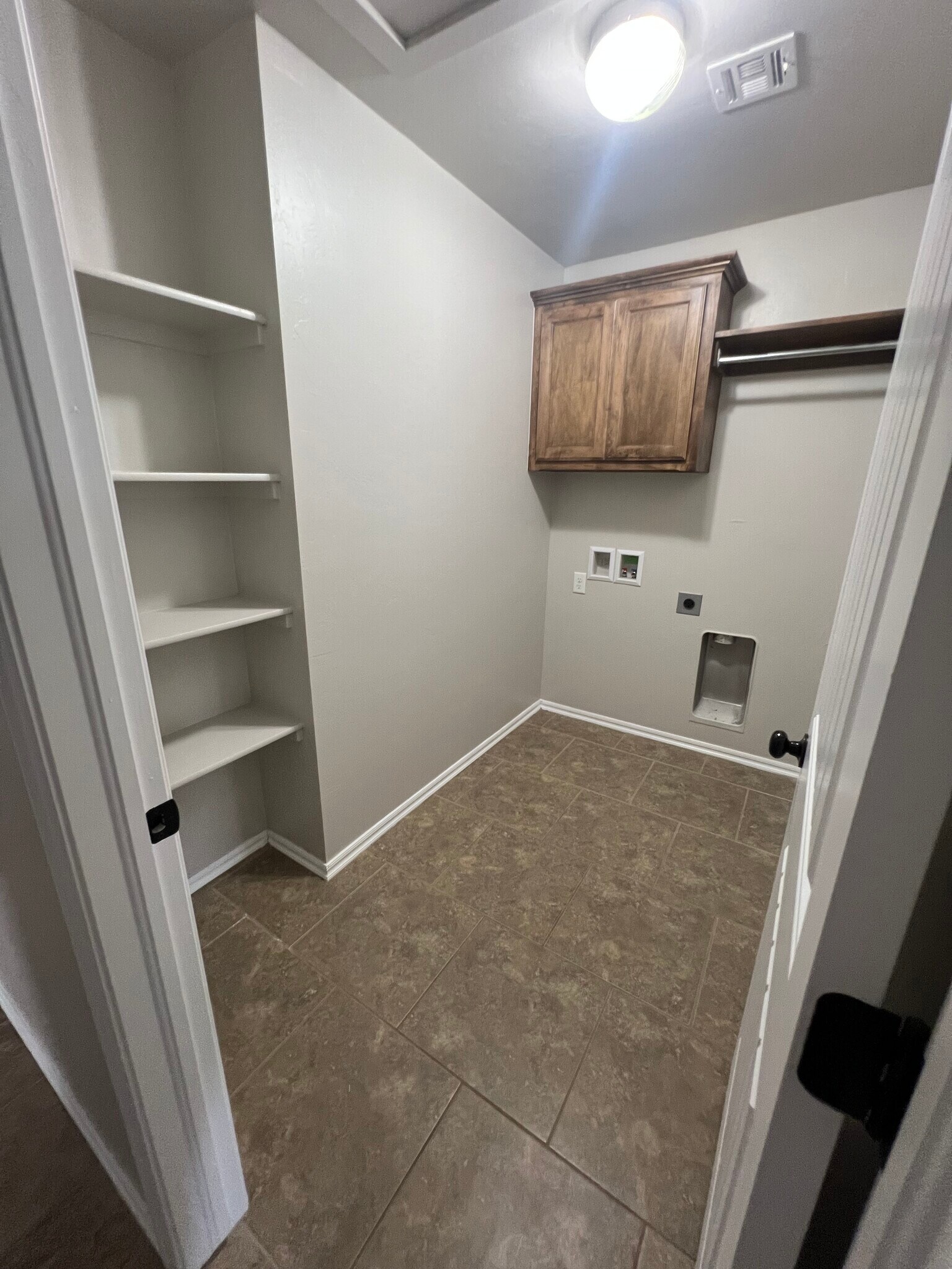Laundry Room - 12828 William Penn Blvd
