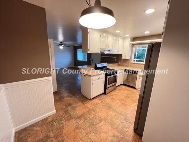 Building Photo - AVAILABLE MAY - Updated Home in Atascadero - 3 Bedroom / 2 Bathroom