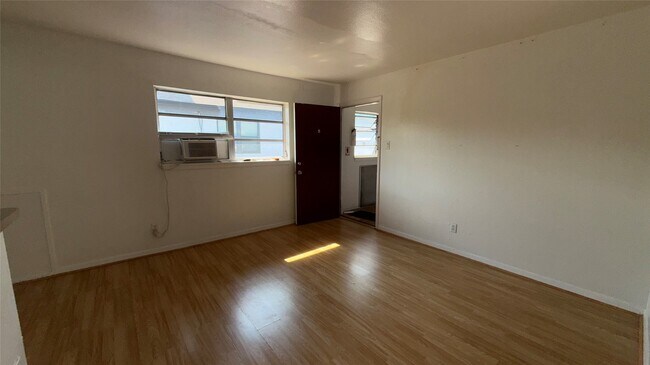 Building Photo - 1906 Binz St