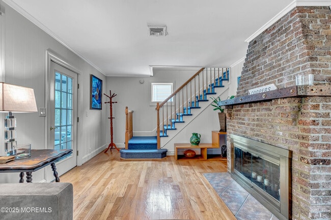 Building Photo - A370 E Main St