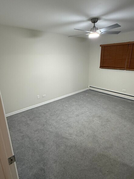 Building Photo - 5400 W Dakin St