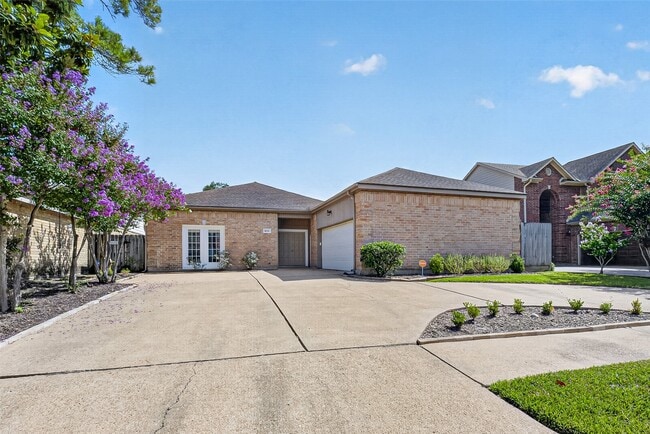 Building Photo - 10310 Chevy Chase Dr