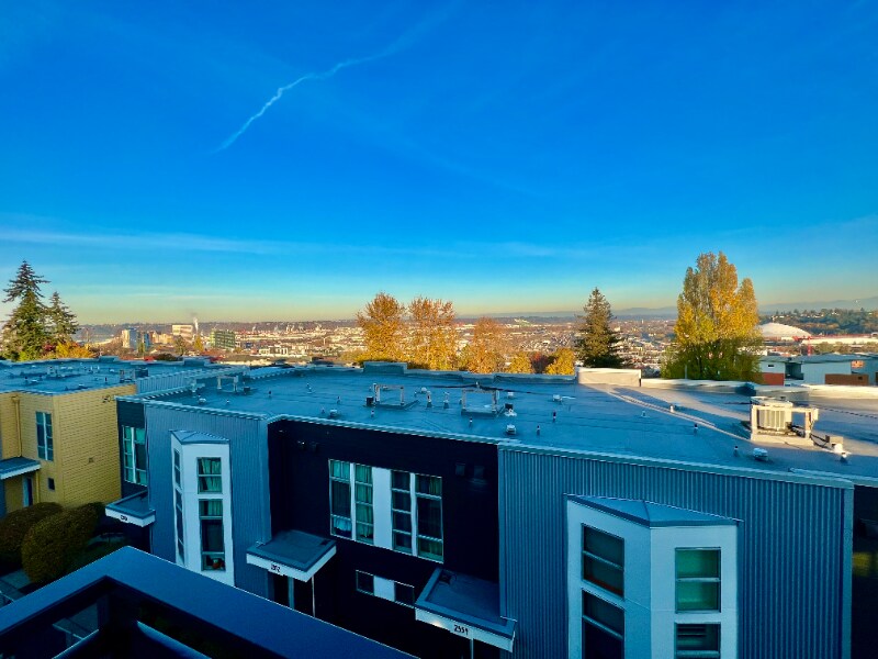 Building Photo - 2330 Yakima Ct