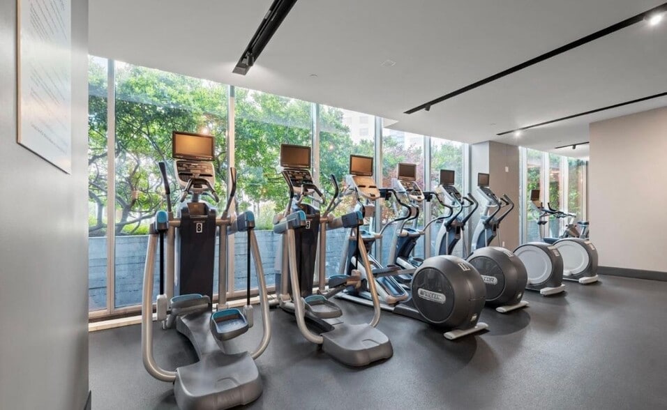 Building Photo - 110 Channel St