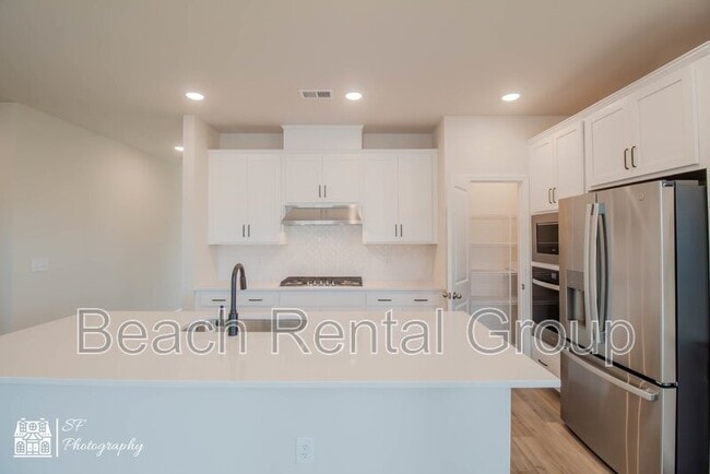 Building Photo - 1860 Villena Dr