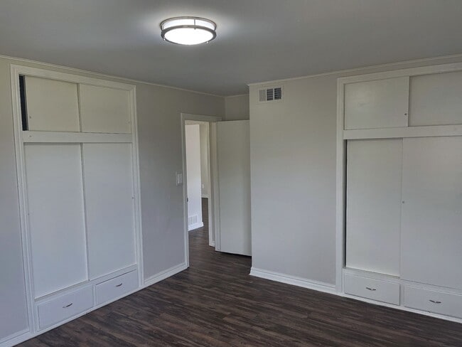 Building Photo - Cozy & Convenient Living in NE OKC with this 2-bedroom Home!