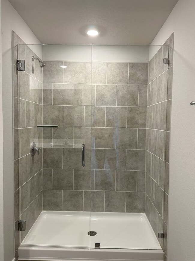 Building Photo - One Year Young 3 Br/2 Ba Home in the Clear...