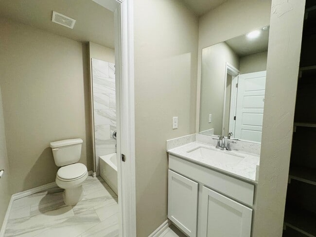 Building Photo - Deer Creek Schools + 4 Bedrooms + Newer Home in The Falling Springs Addition