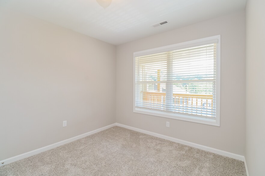 Building Photo - 524 Sycamore Br Rd