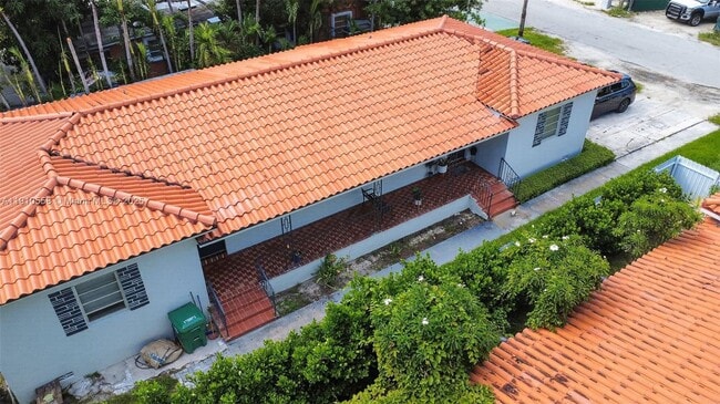 Building Photo - 2744 SW 23rd Terrace