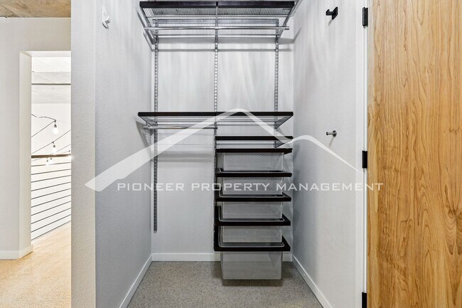 Building Photo - Spacious LoHi Condo with Washer/Dryer and ...