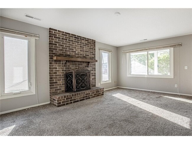 Building Photo - 9358 Ranchview Ln N