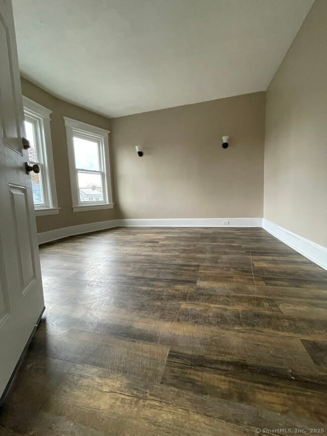 Building Photo - 174 Fairview Ave