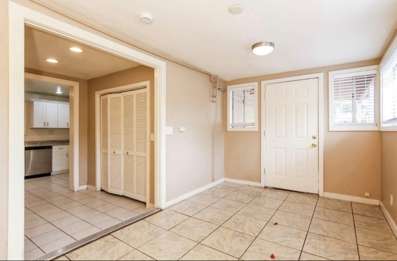 Building Photo - 1046 E Indianola Ave