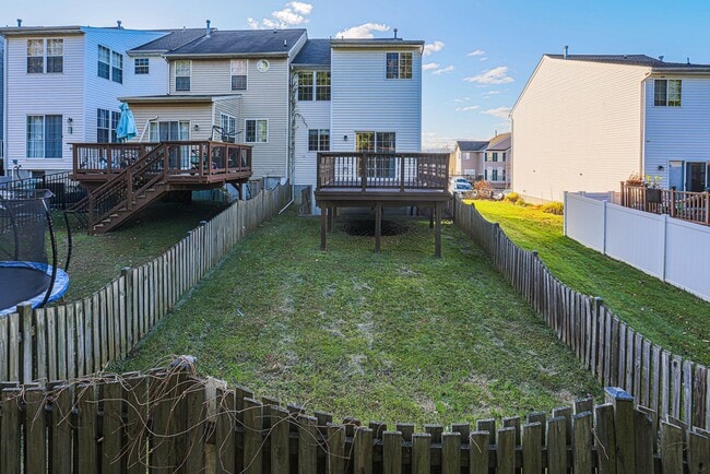 Building Photo - 641 Kirkcaldy Wy