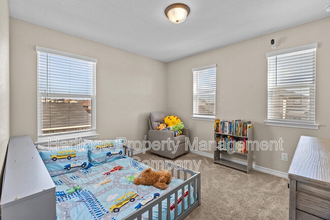 Building Photo - 1915 Overlook Knoll