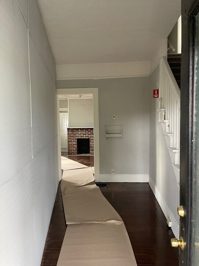 Building Photo - 916 3rd St SW