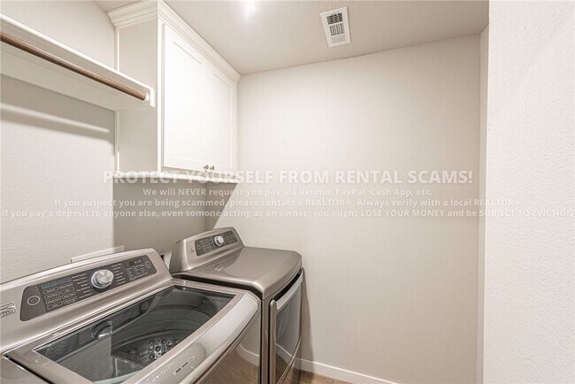 Building Photo - 533 Brinley St