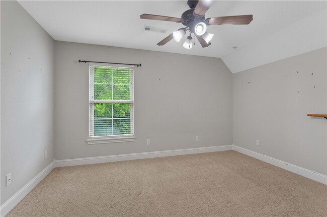 Building Photo - 501 SE Eaton St