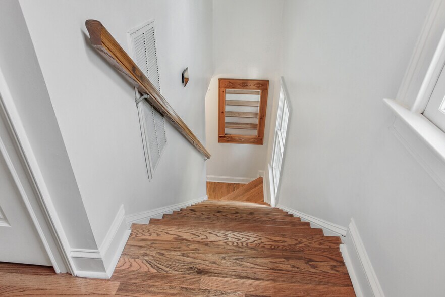 Building Photo - 102 W 36th St