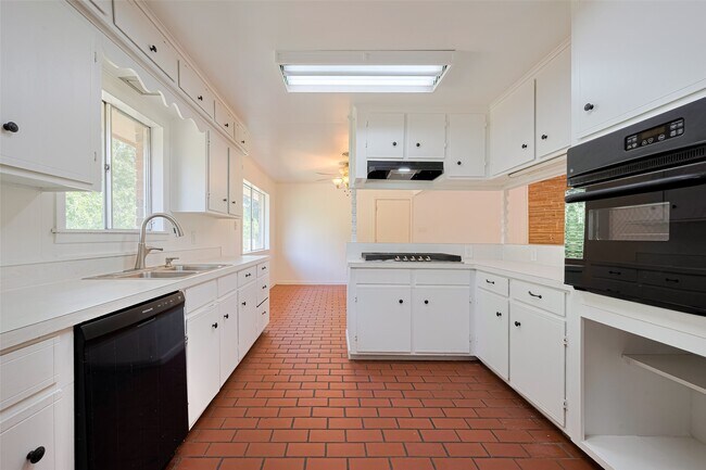 Building Photo - 30525 Hegar Rd