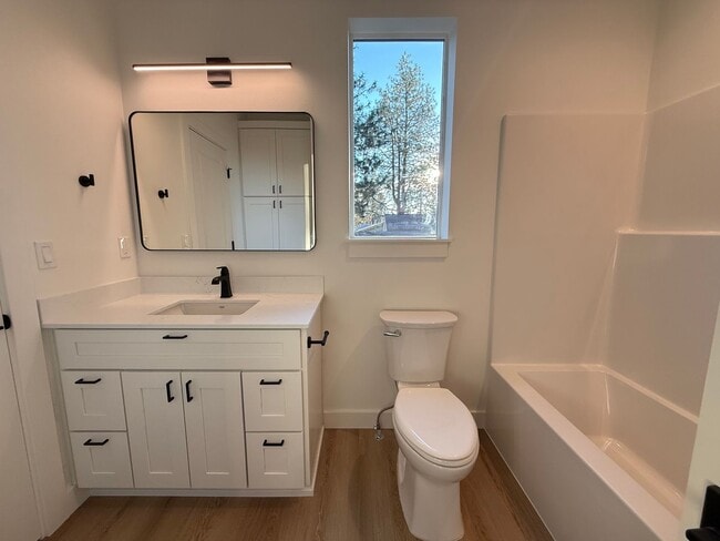 Building Photo - Brand New Modern 2 Bed/ 1 Bath Triplex - Near Old Mill District