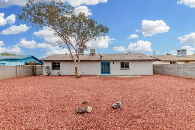 Building Photo - Fully Remodeled 4-Bedroom Home in Prime Gi...