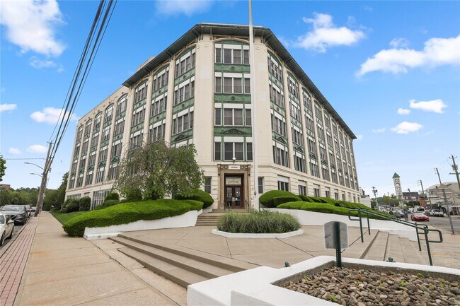 Building Photo - 1 Landmark Sq