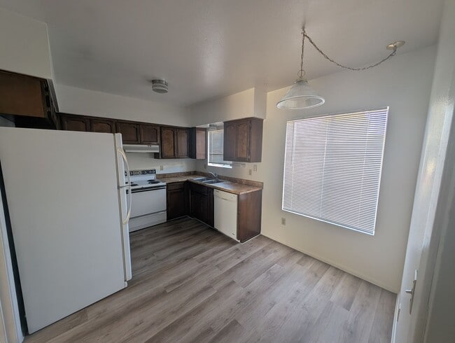 Building Photo - R317