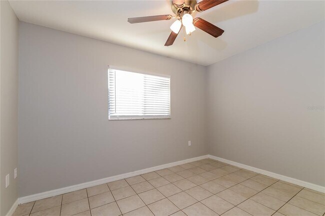 Building Photo - 1706 17th Ave Dr E