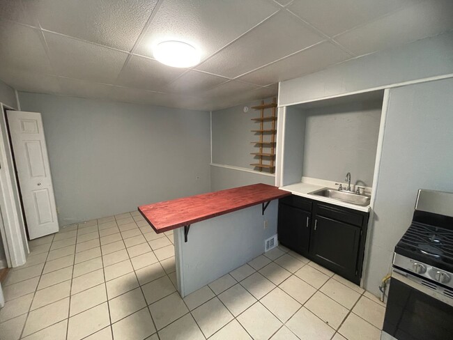 Building Photo - Updated 2 bedroom house for rent in the South Side !