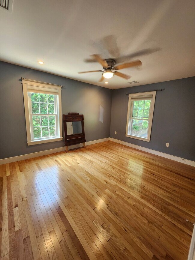 Building Photo - Oversized 3-Bedroom Duplex for Rent – $3,000/Month