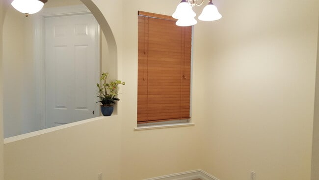Building Photo - 1825 Bridgepointe Cir