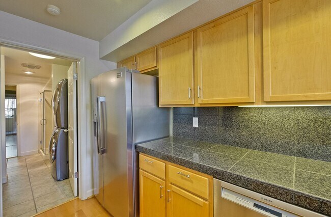 Building Photo - Downtown Mountain View l Stylish Home