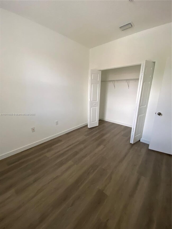 Building Photo - 919 SW 143rd Terrace