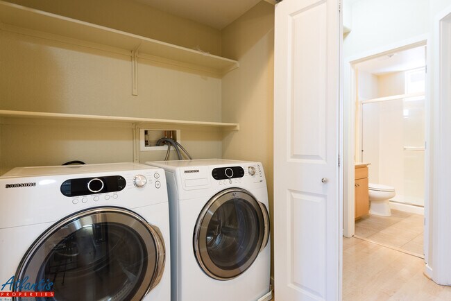 Building Photo - Japantown Townhouse | Stainless Steel Appliances | Central A/C