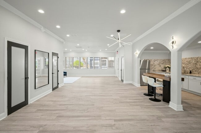 Building Photo - 928 Ferry Rd