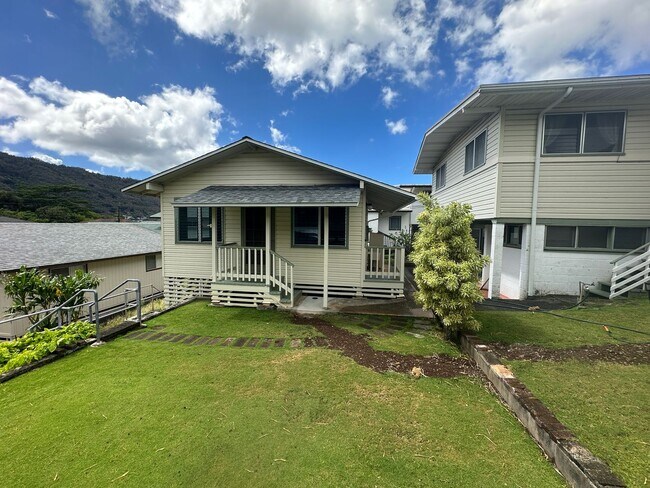 Primary Photo - 3313 Manoa Rd