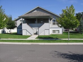 Building Photo - Willow Wood Apts