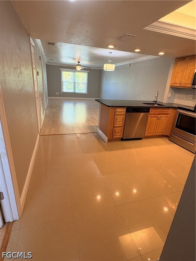 Building Photo - 2510 SE 16th Pl