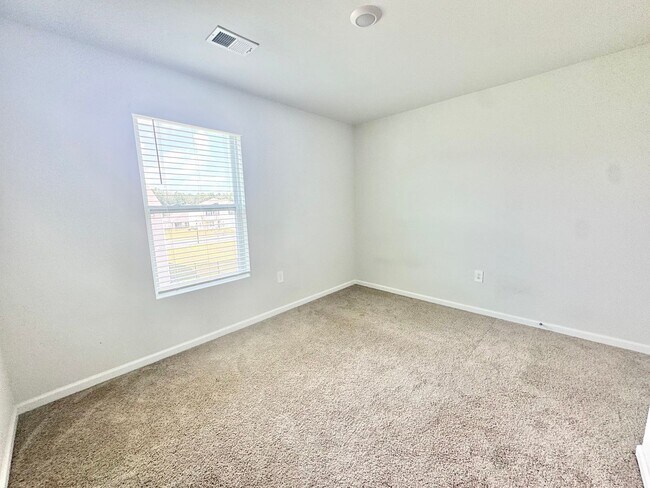 Building Photo - Available NOW! 4bedrom 2.5bath in Rincon, GA