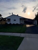 Building Photo - 9 Daffodil Ln