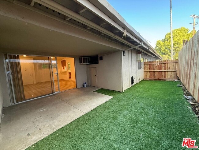 Building Photo - 12958 Valleyheart Dr