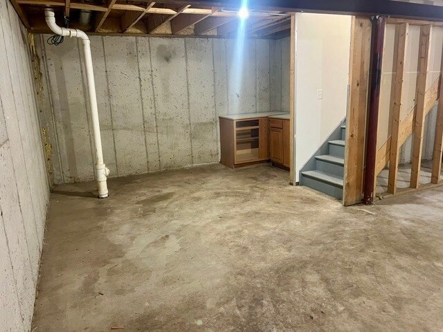 Building Photo - 2213 Carpenter Ave
